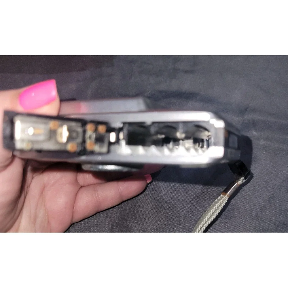 Vivitar ViviCam 5022 Digital Camera 5.1 MP 1.8 Inch LCD Screen AS IS PARTS ONLY